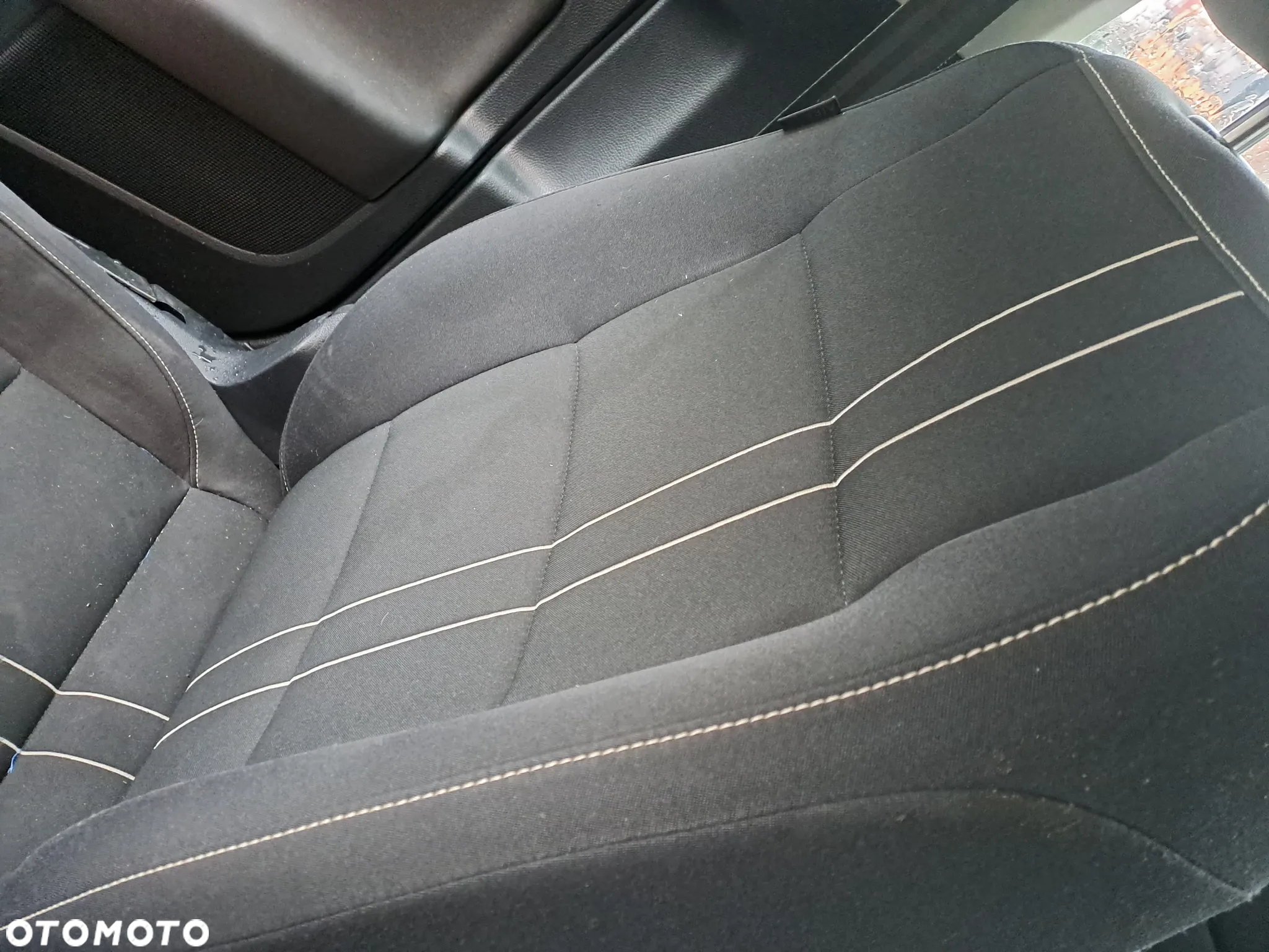 Volkswagen Jetta III 1K2 A5 sedan klapa bagażnika drzwi zderzak kod lakieru LA7W - 15