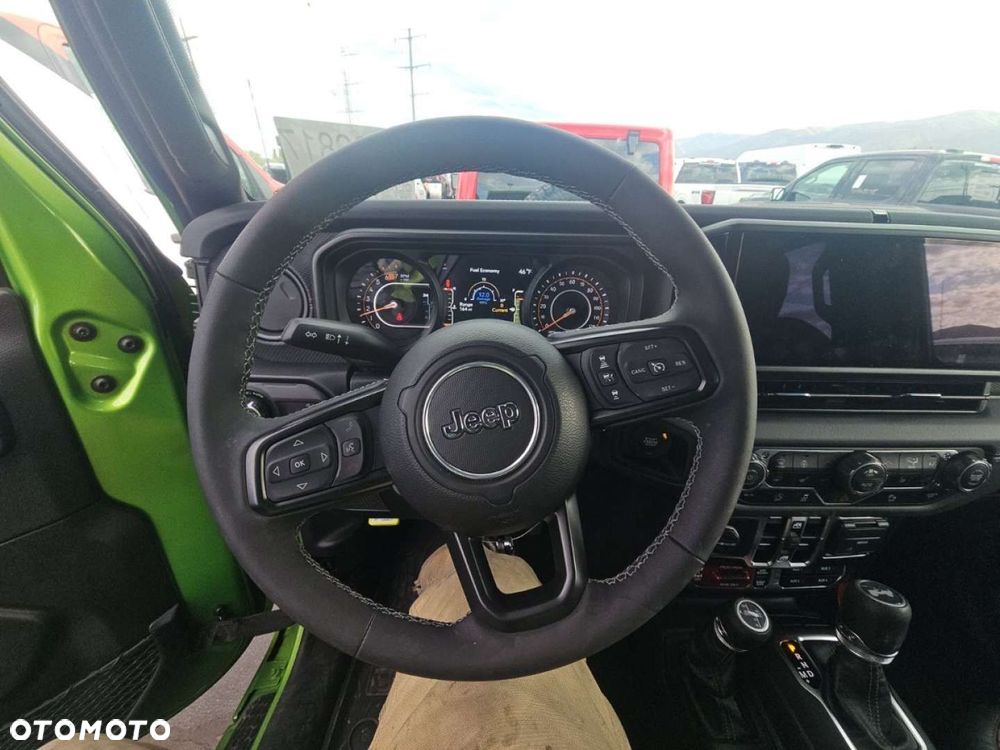 Jeep Wrangler - 12