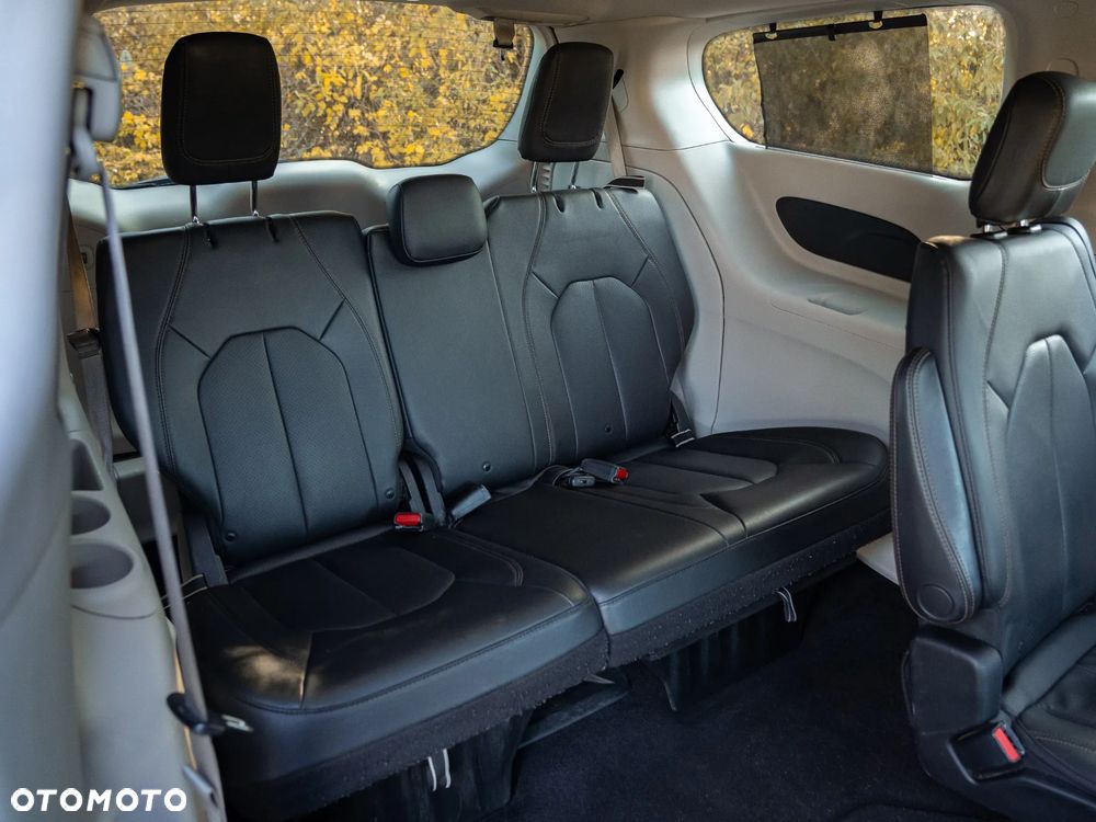 Chrysler Pacifica - 17