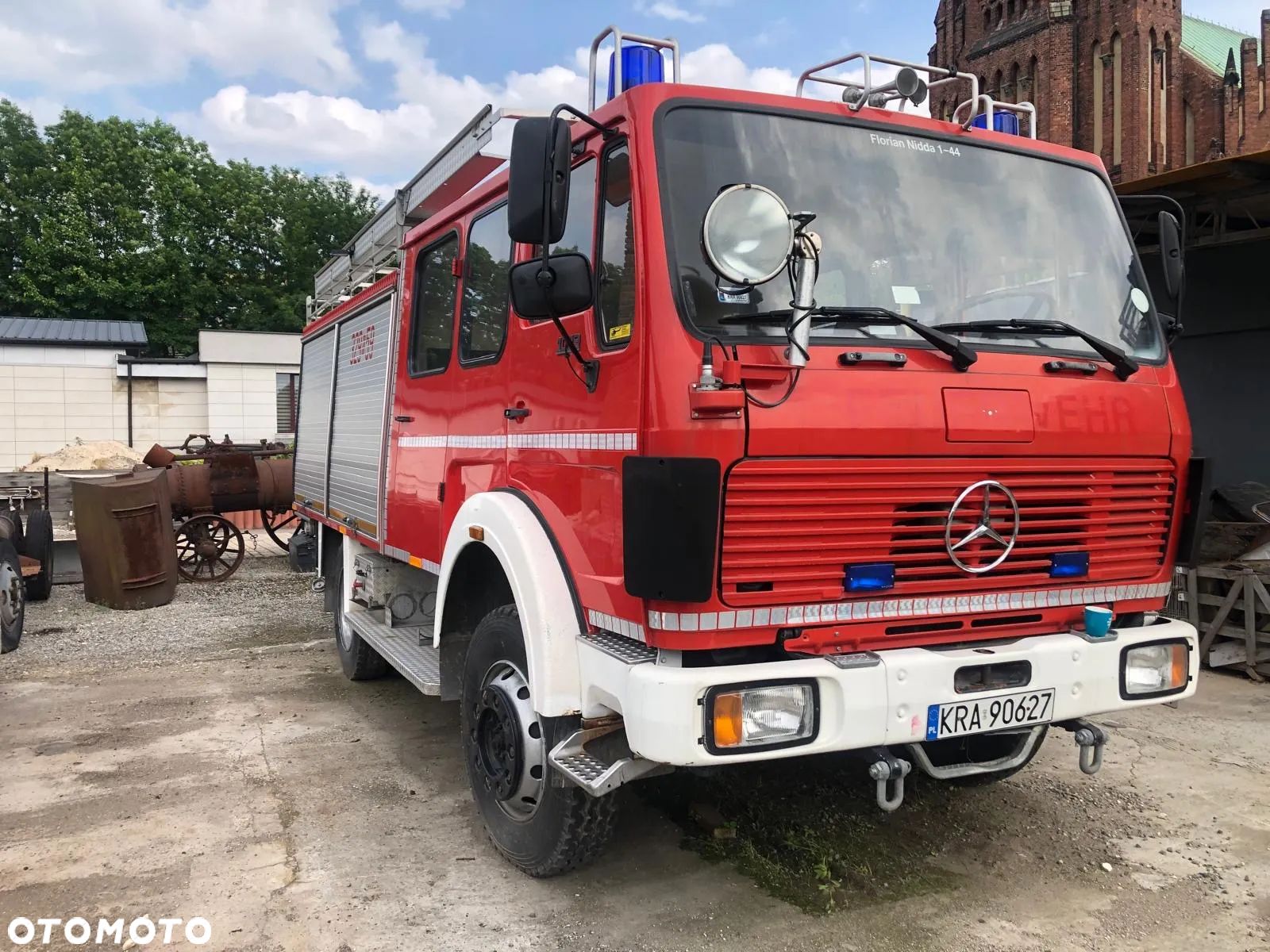 Mercedes-Benz - 1
