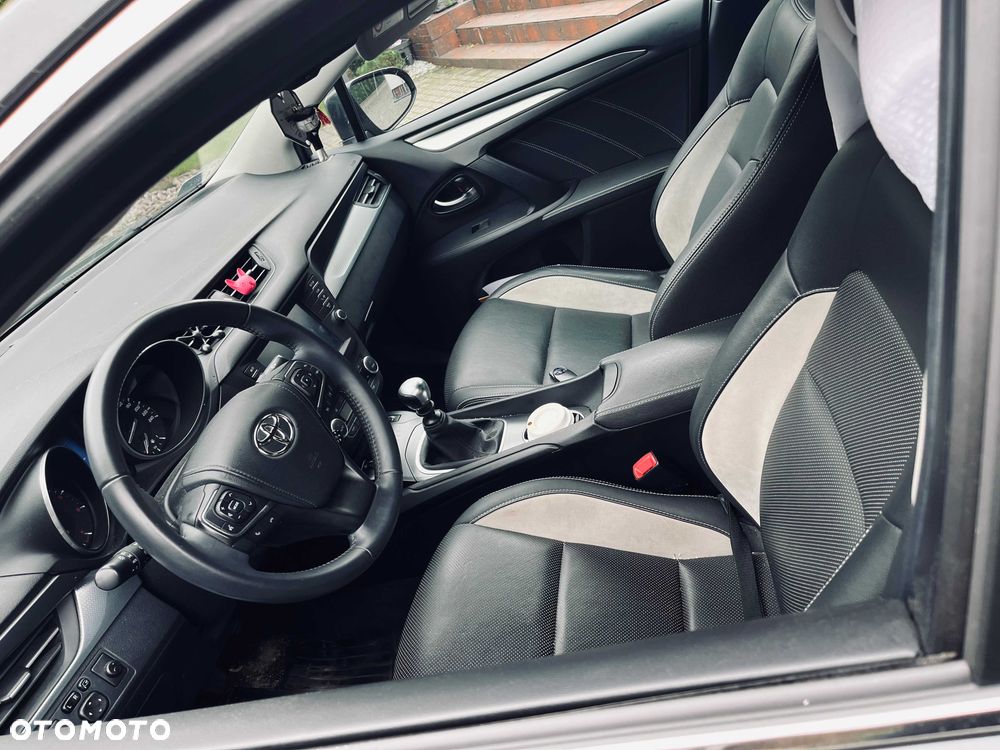 Toyota Avensis - 4