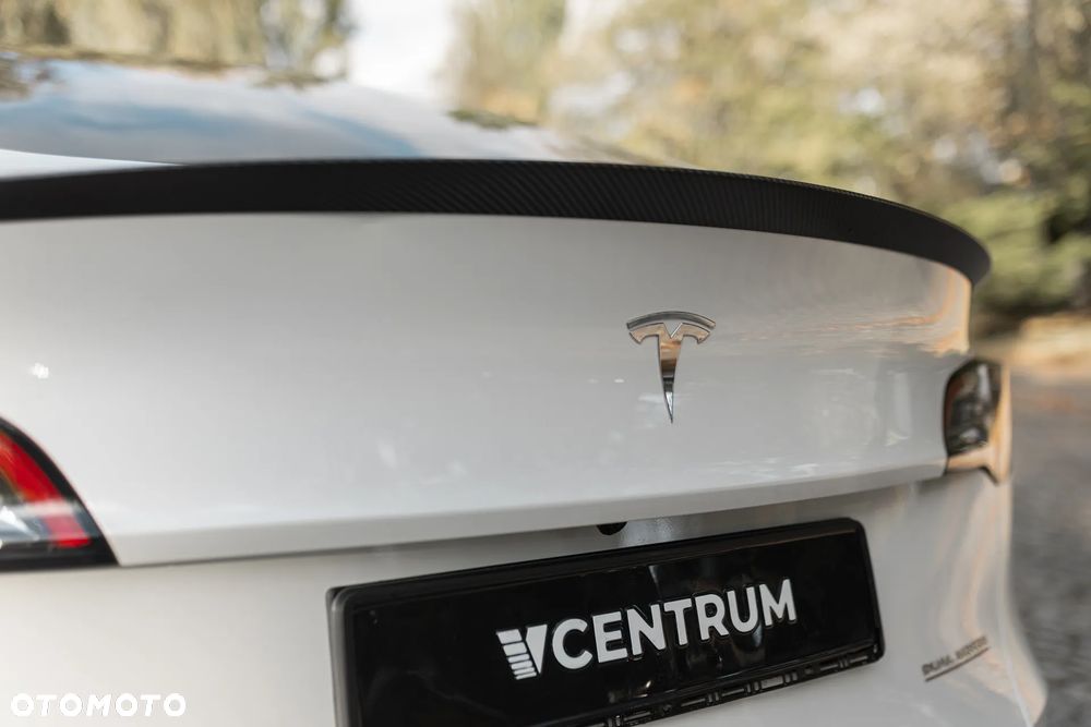Tesla Y Performance AWD - 9