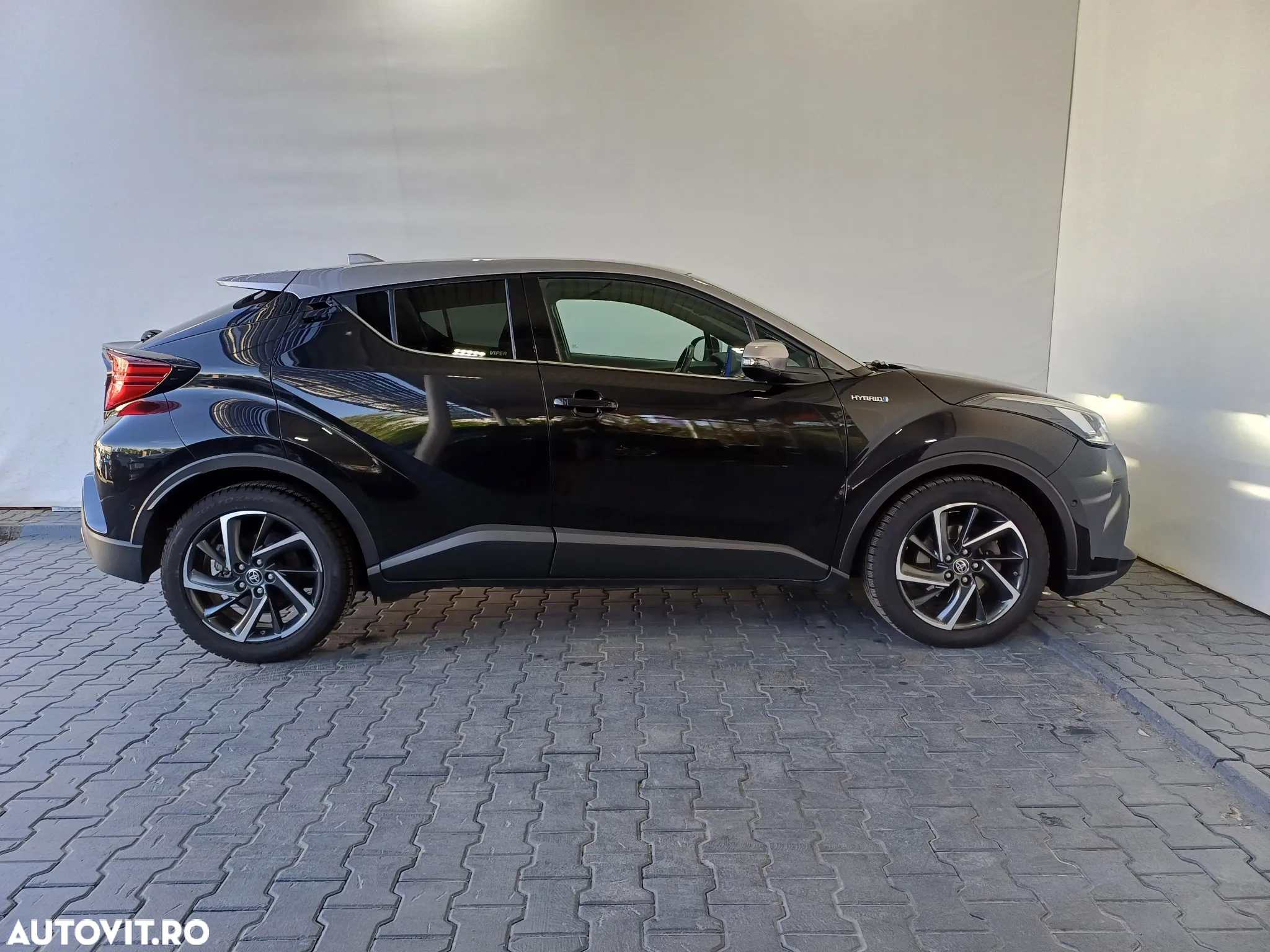 Toyota C-HR 2.0 HSD 184 CP 4x2 CVT Classy Bi-Tone - 33