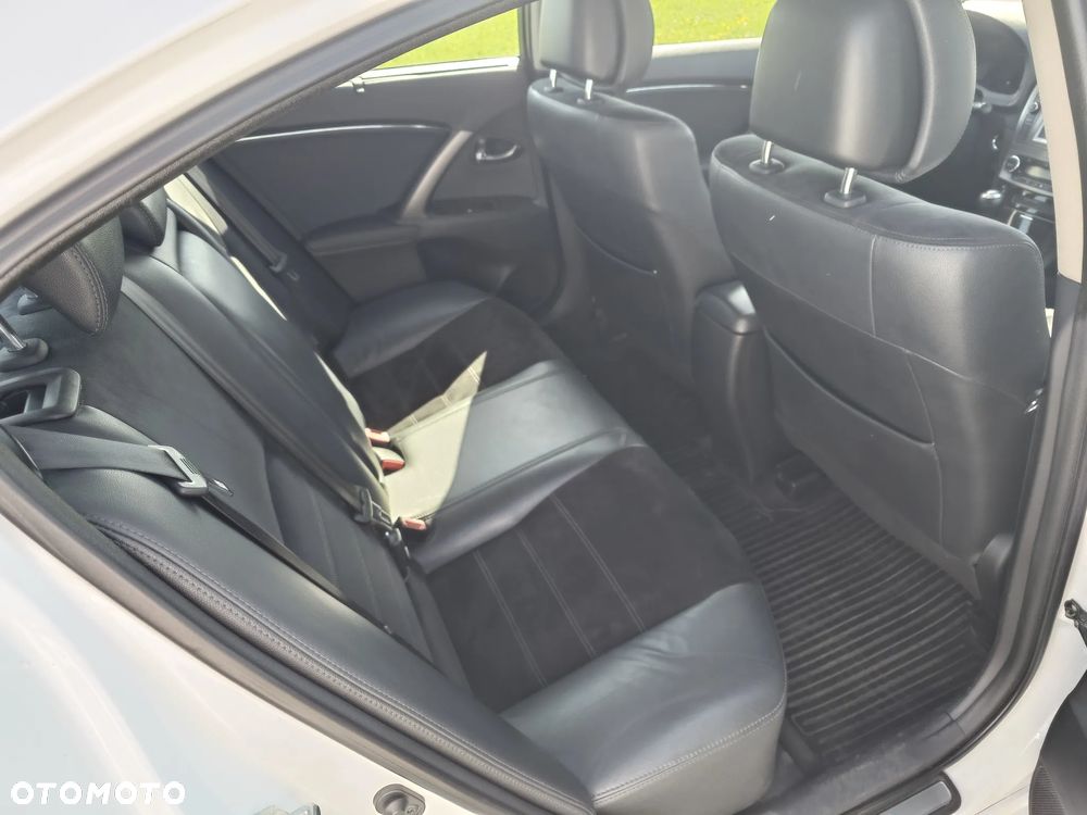 Toyota Avensis 1.8 Premium - 12