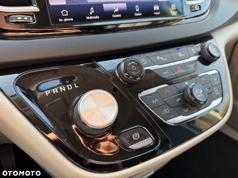 Chrysler Pacifica - 28