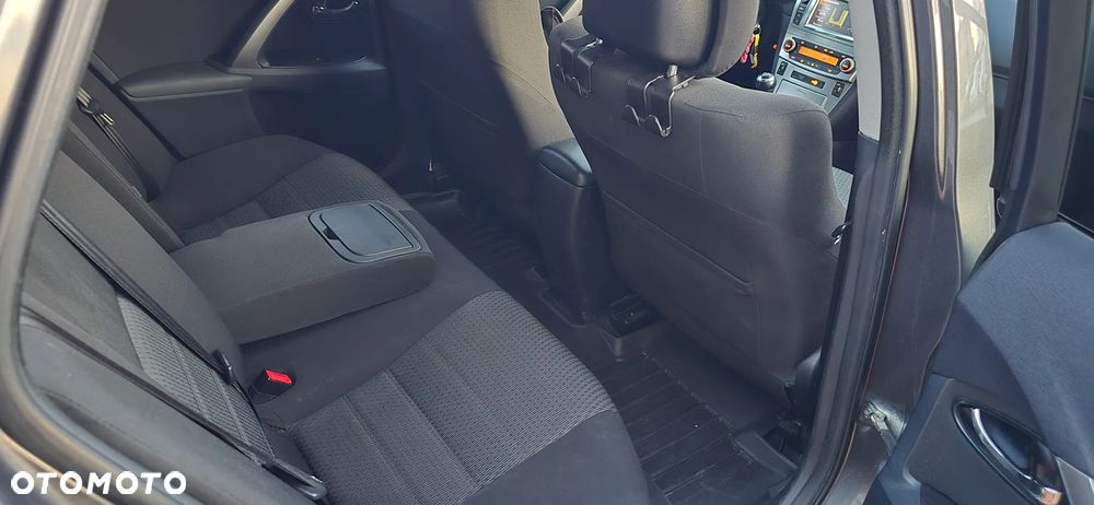 Toyota Avensis 2.0 D-4D - 13