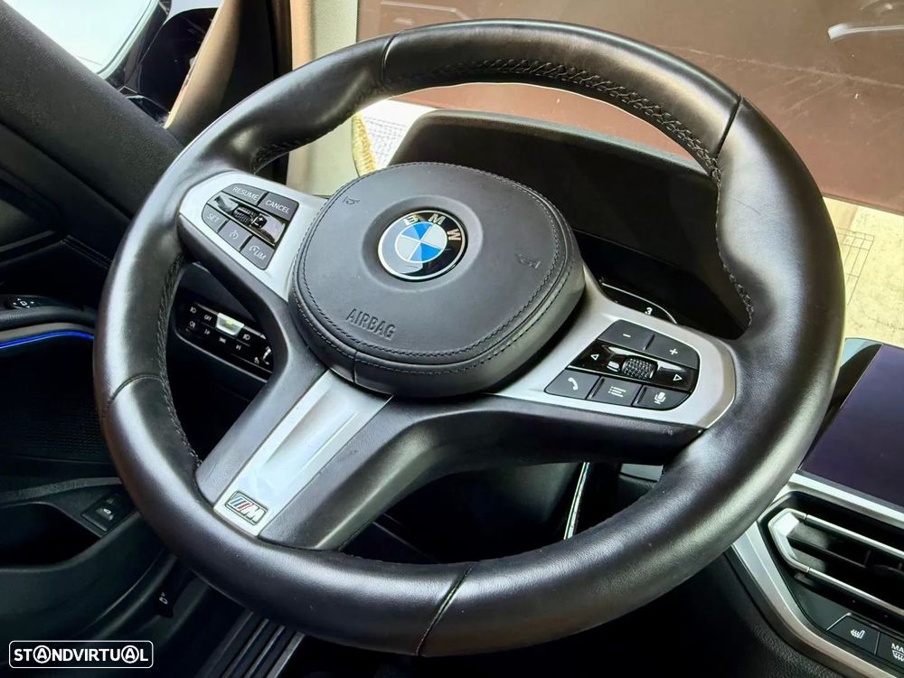 BMW 320 d Touring Pack Desportivo M Auto - 11