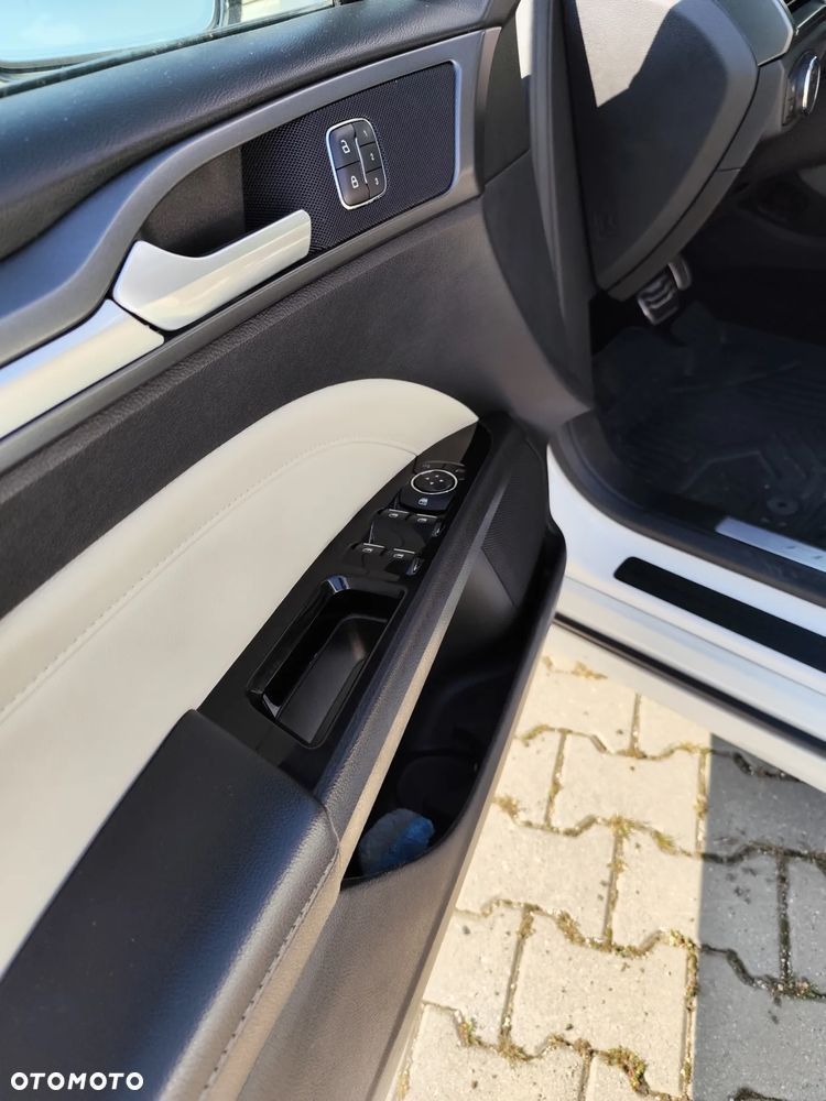 Ford Fusion 2.0 EcoBoost Titanium - 13