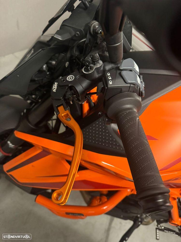 KTM 1390 Super Duke R - 12