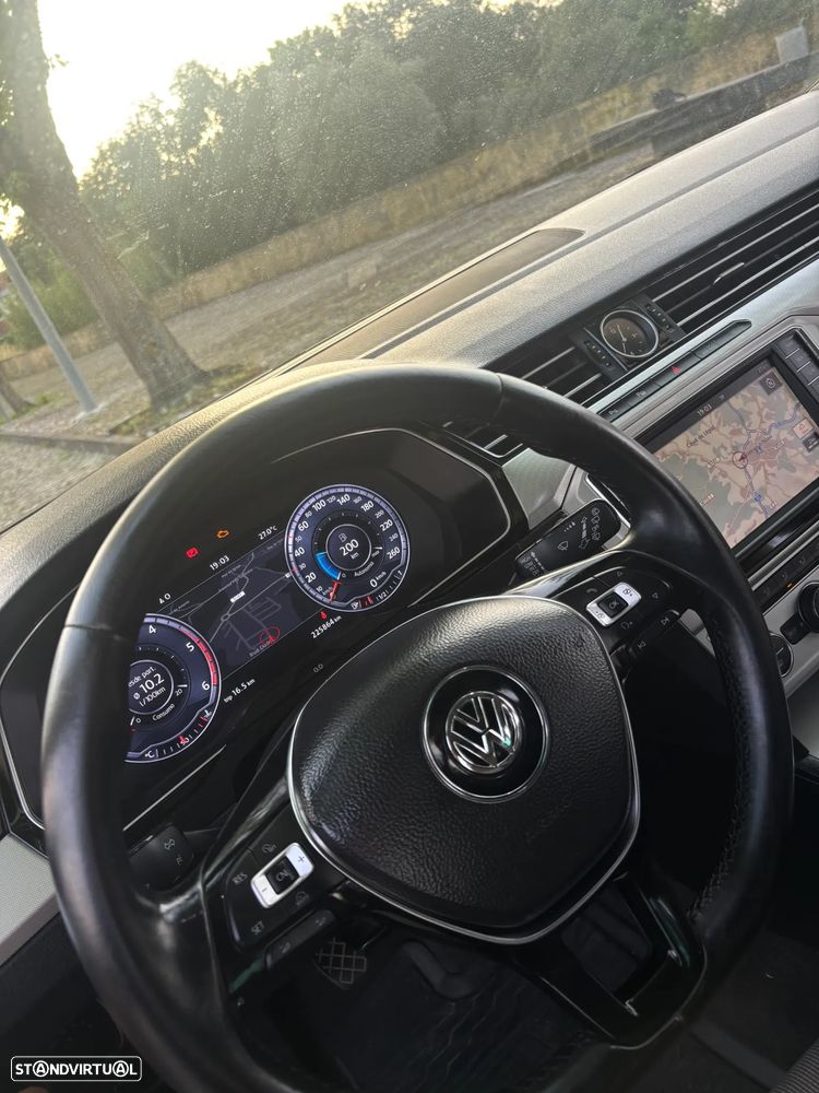 VW Passat Variant 2.0 TDI Confortline - 22
