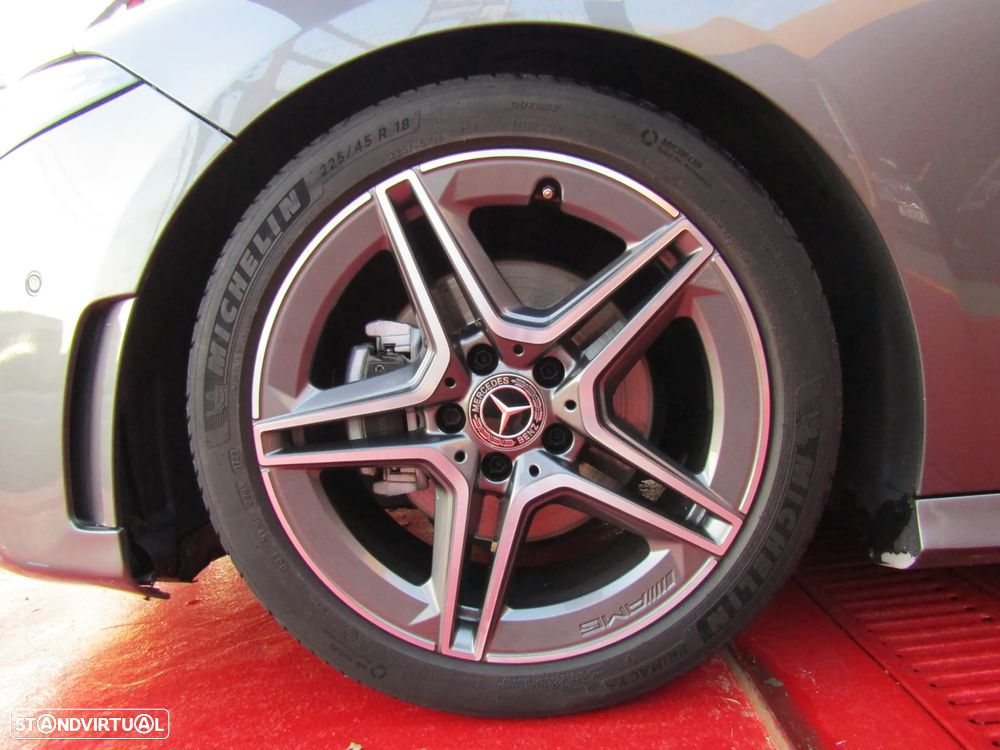 Mercedes-Benz A 180 d AMG Line - 21