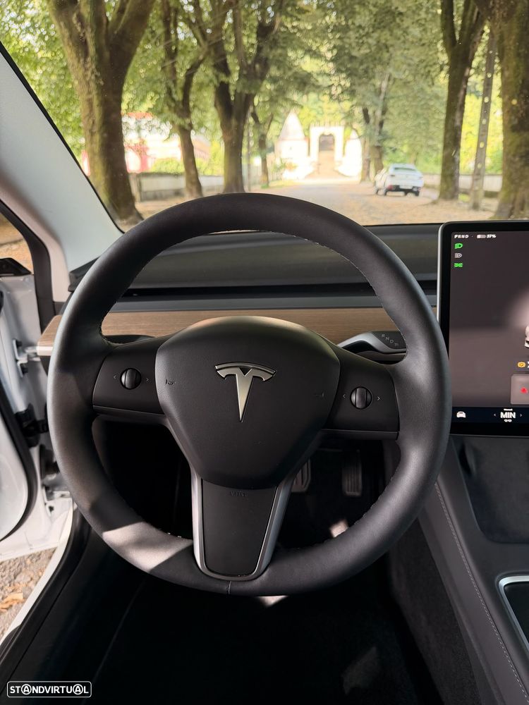 Tesla Model 3 - 10