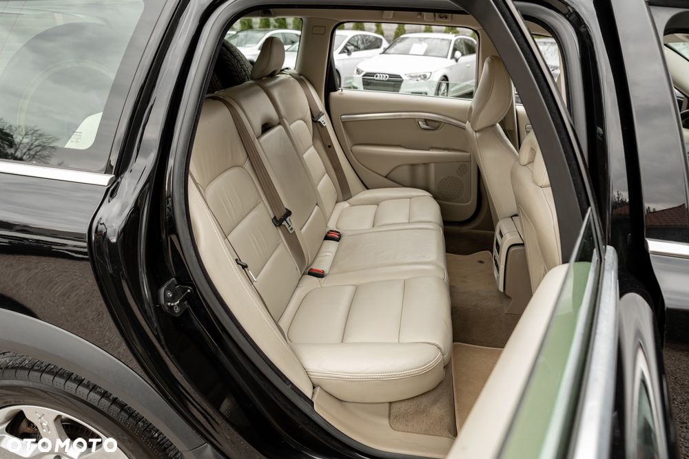 Volvo XC 70 D5 AWD Momentum - 23