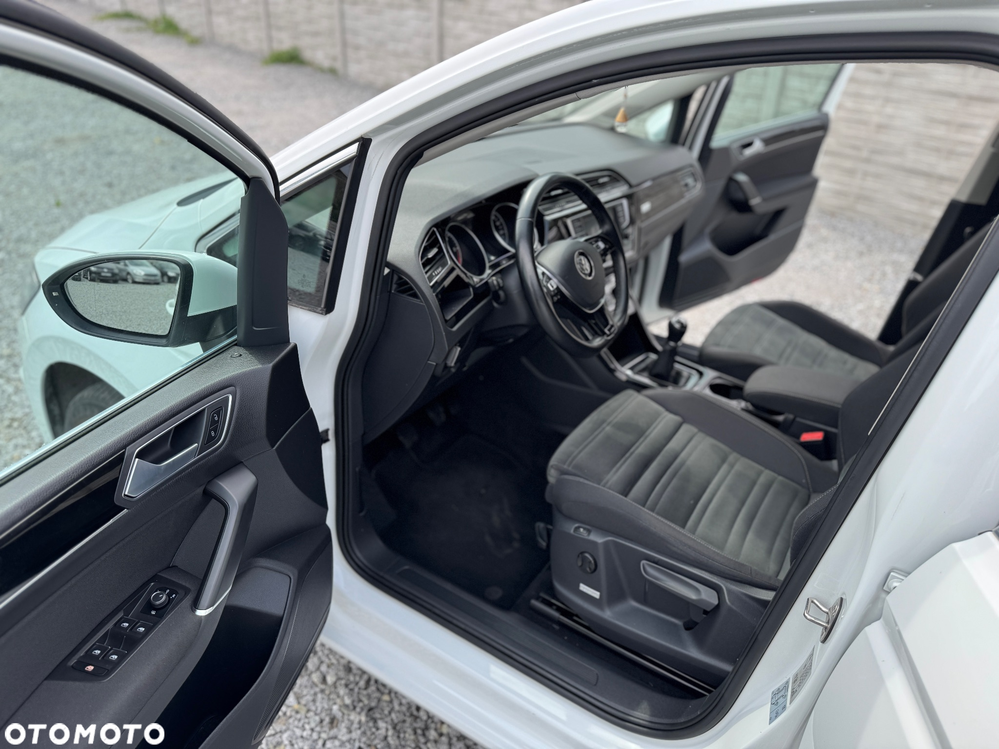 Volkswagen Touran 1.6 TDI SCR (BlueMotion Technology) Trendline - 4