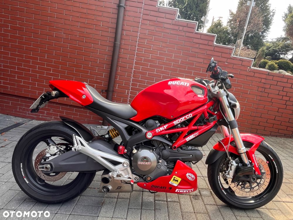 Ducati 696 - 2
