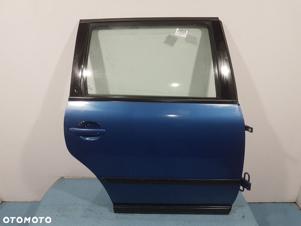 VOLKSWAGEN PASSAT B5 KOMBI DRZWI TYŁ PRAWE LR5U - 1
