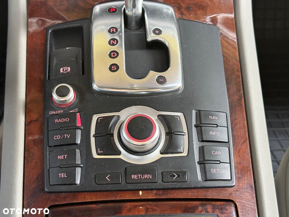 Audi A8 3.7 Quattro - 35
