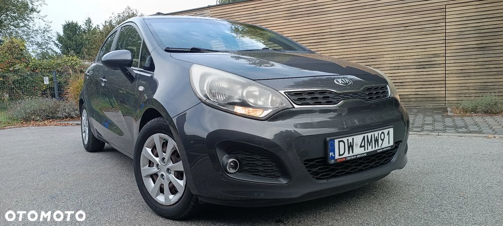 Kia Rio 1.2 L - 1