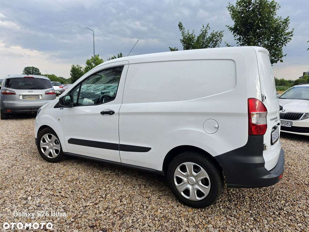 Ford Transit Courier - 23