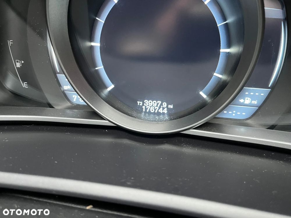 Volvo V40 D3 R Design - 12