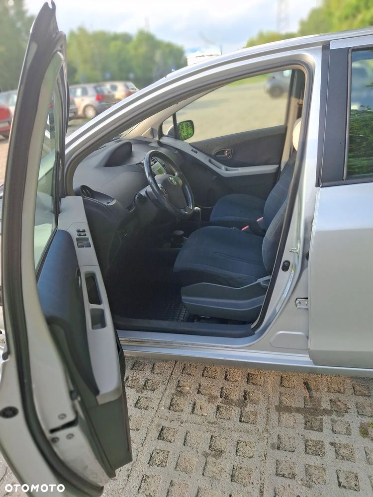 Toyota Yaris 1.3 Sol - 9