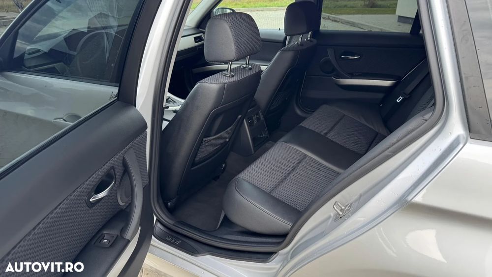 BMW Seria 3 320d DPF Touring Aut. - 15