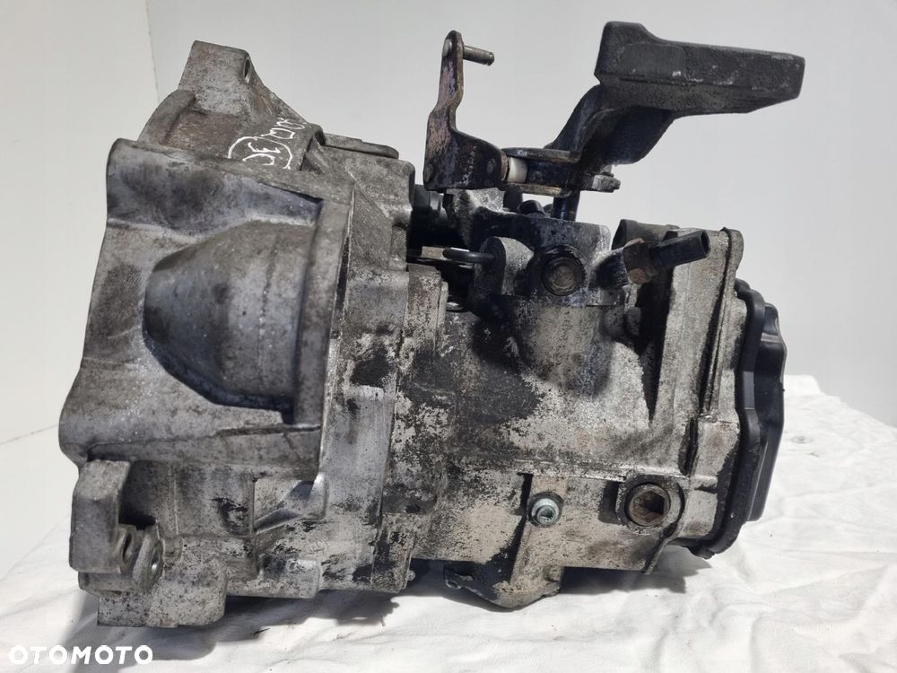 SKRZYNIA BIEGÓW VW Golf V Audi A3 II 8P 1.9 TDI manualna MANUAL GQQ - 4