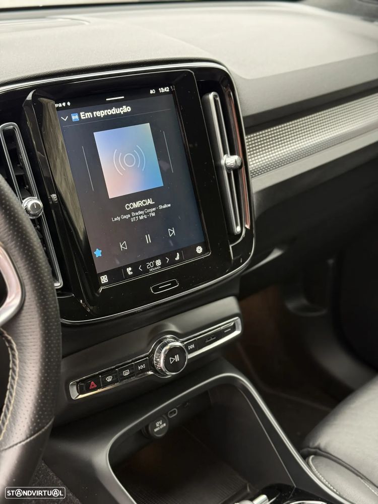 Volvo XC 40 Recharge 78 kWh Twin Motor Core — fotografia 11