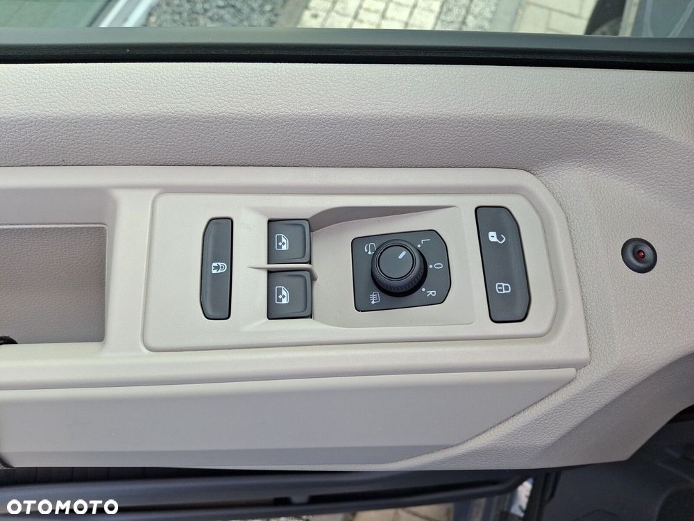 Volkswagen Multivan - 17