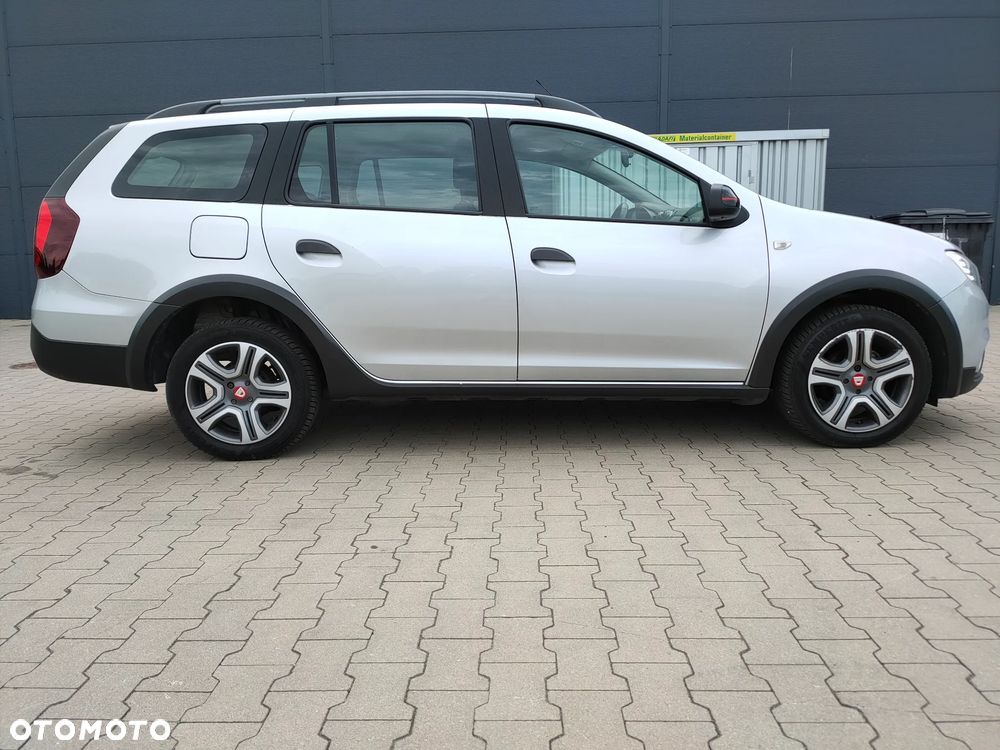 Dacia Logan TCe 90 S&S Stepway Celebration - 4