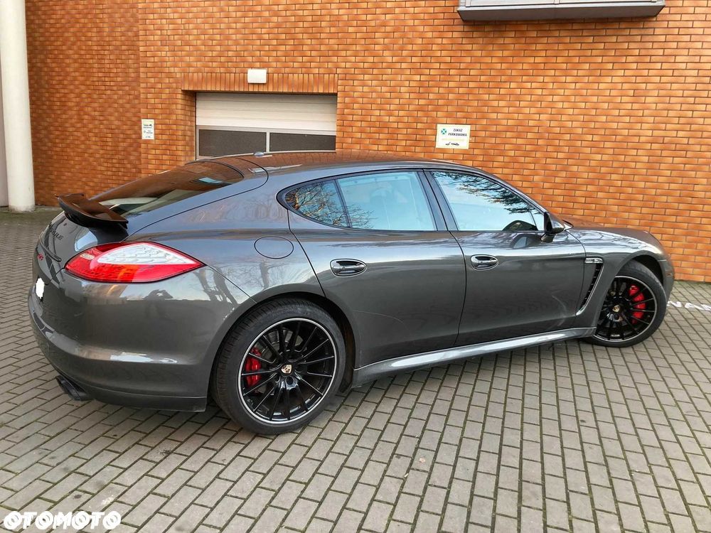 Porsche Panamera - 4