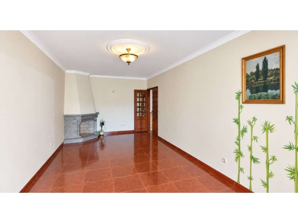 Apartamento T1 com parqueamento e arrecadação - Grande imagem: 2/33