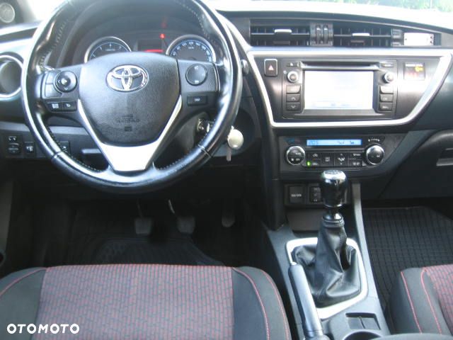 Toyota Auris 1.6 Premium - 24