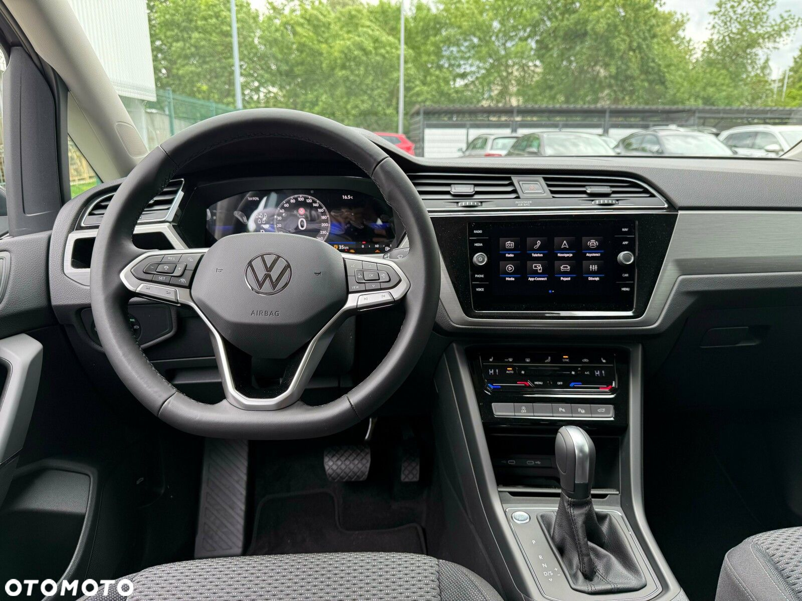 Volkswagen Touran - 8