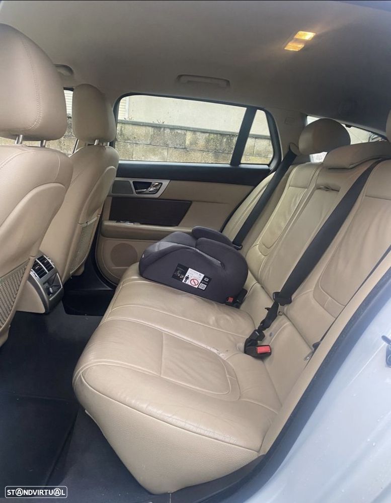 Jaguar XF Sportbrake 2.2 D R-Sport - 9