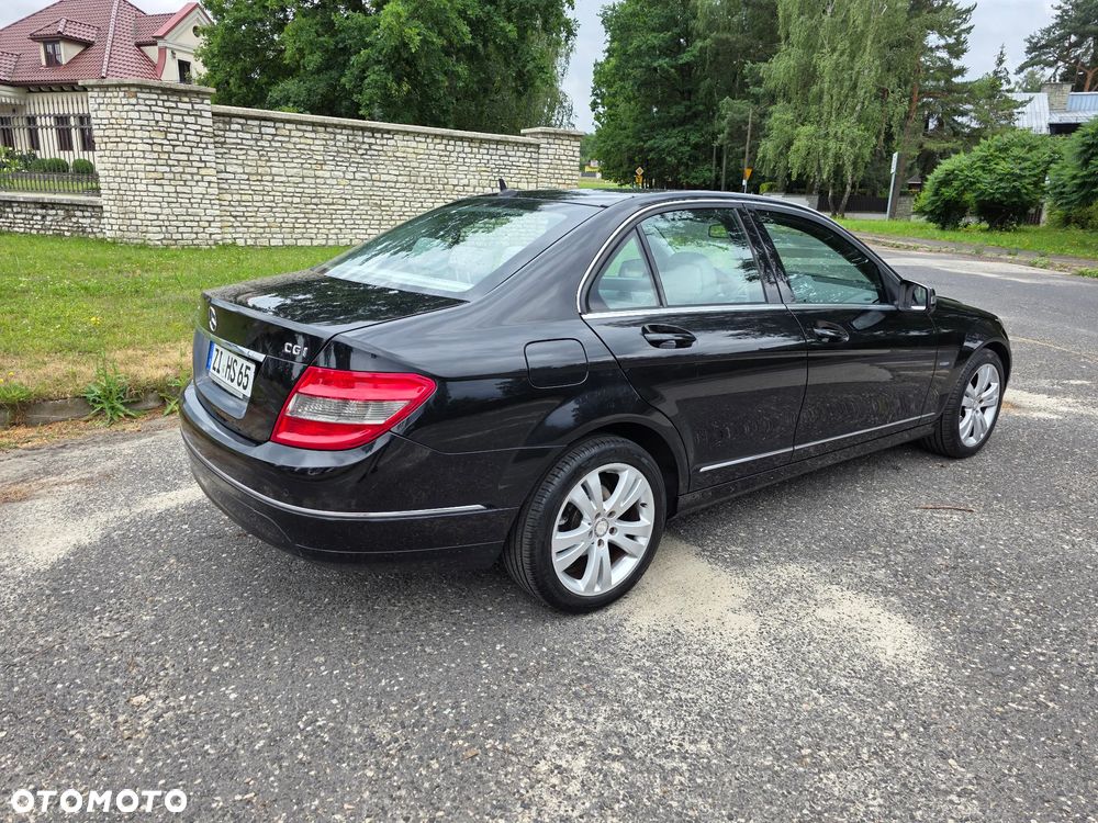 Mercedes-Benz Klasa C 180 CGI Automatik BlueEFFICIENCY Avantgarde - 20
