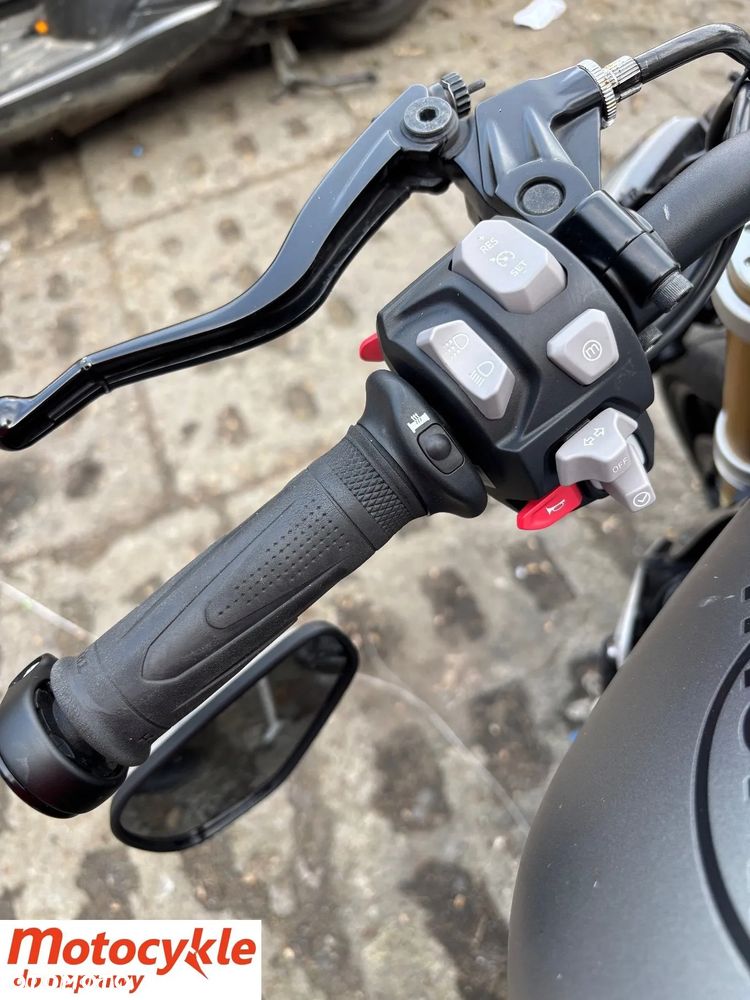 Triumph Speed Triple - 12