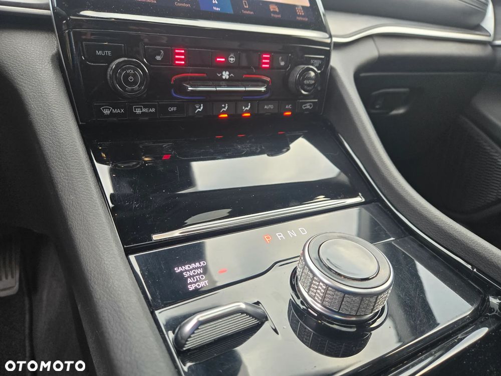 Jeep Grand Cherokee - 26