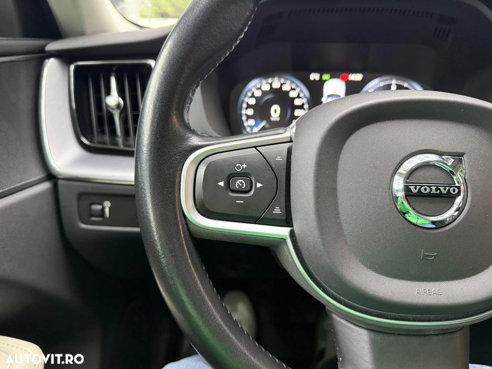 Volvo XC 60 D4 Momentum - 17