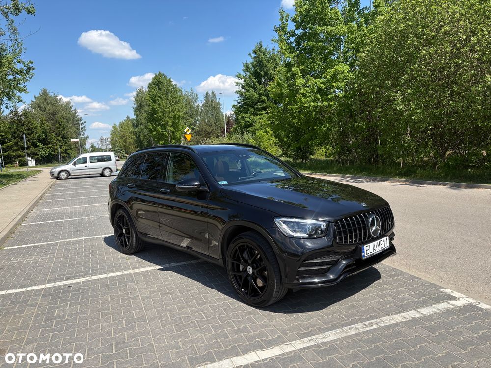 Mercedes-Benz GLC 300 e 4Matic 9G-TRONIC AMG Line - 3