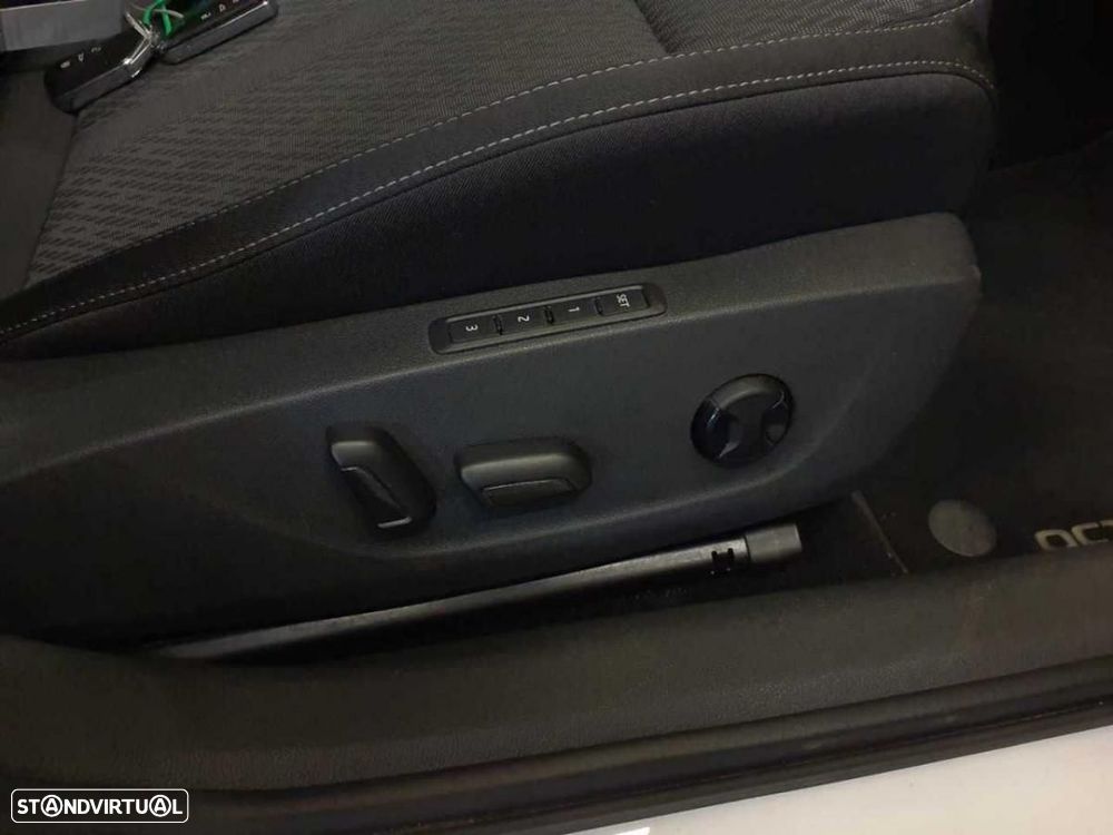 Skoda Octavia Break 2.0 TDI DSG First Edition - 10