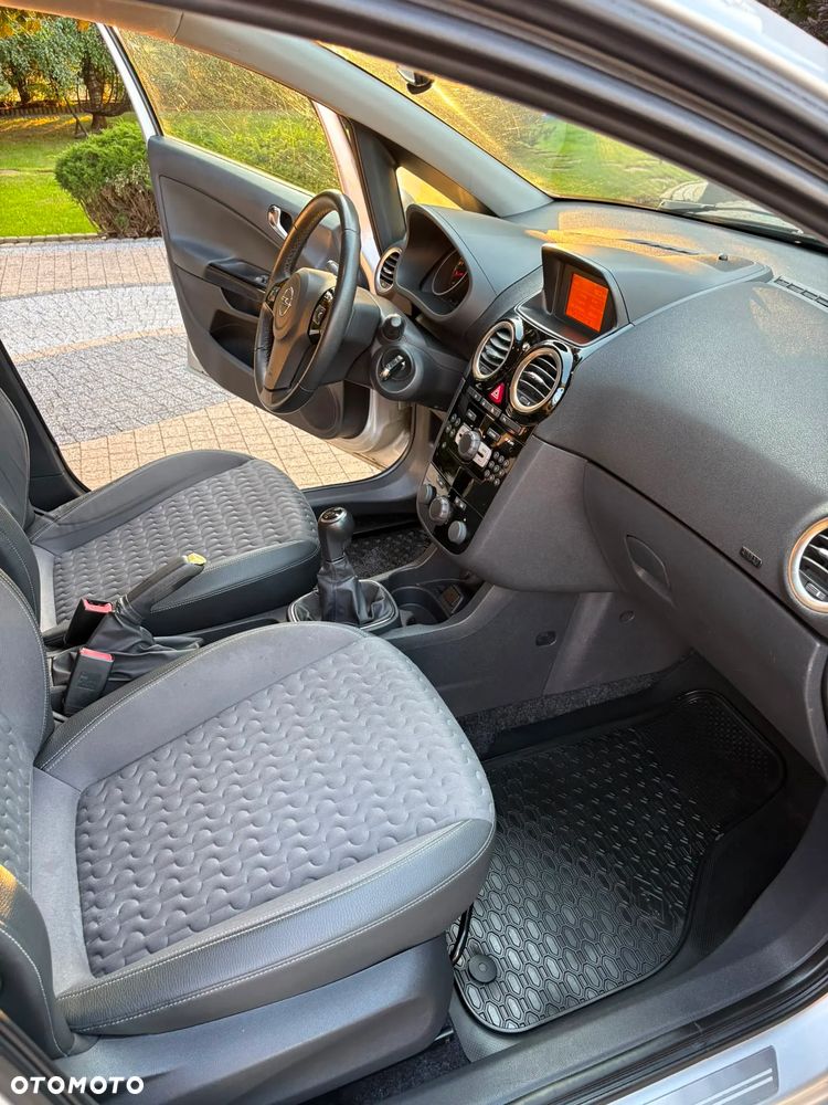 Opel Corsa 1.4 16V Cosmo - 11