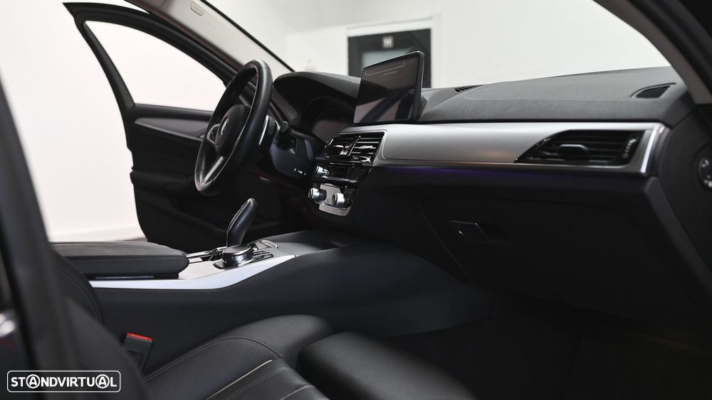 BMW 520 d Pack Desportivo M Auto - 33