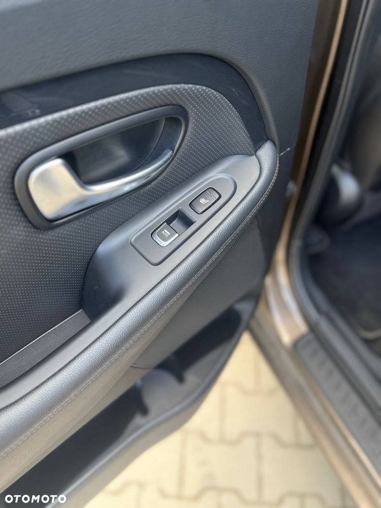 Kia Carens 1.7 CRDi 136 Dream Team Edition - 11