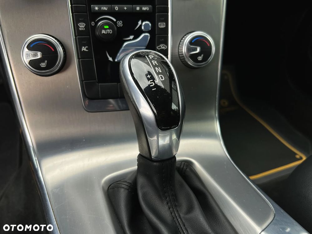 Volvo V60 D4 Drive-E Momentum - 29