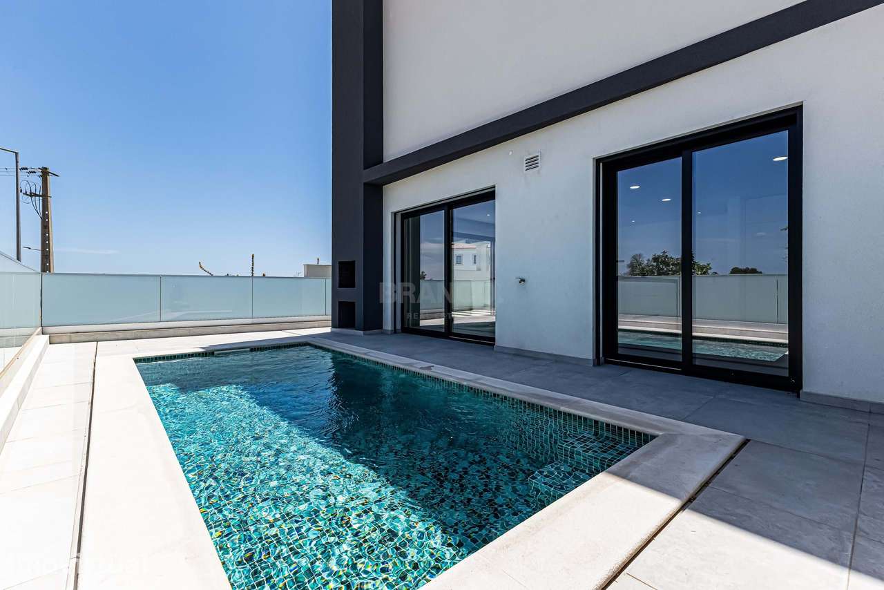 Moradia T3+1 com Piscina e Garagem - Mexilhoeira Grande - Grande imagem: 3/35