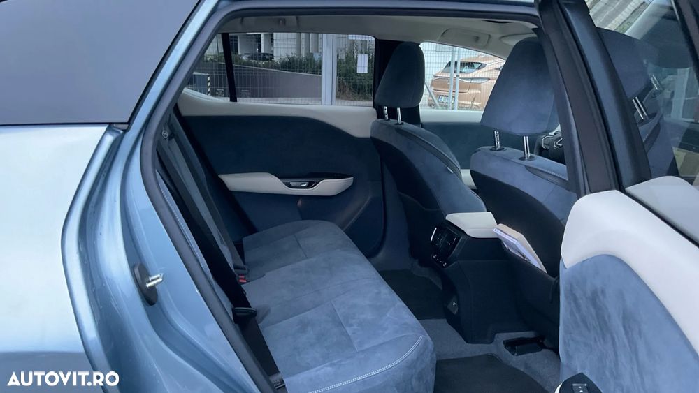 Lexus RZ 450e AWD Luxury - 35