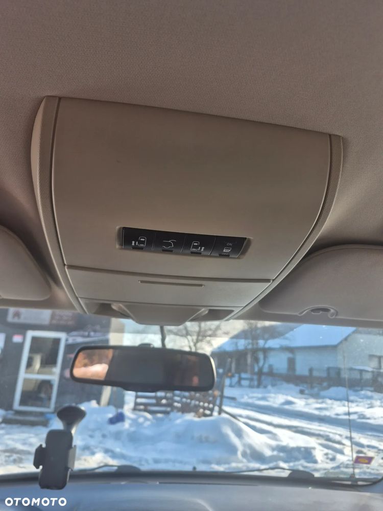 Chrysler Town & Country 3.6 Limited - 11