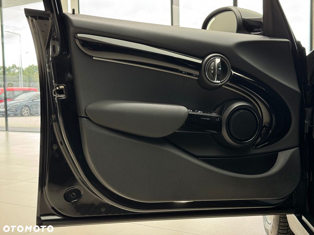 MINI Cooper Standard - 12