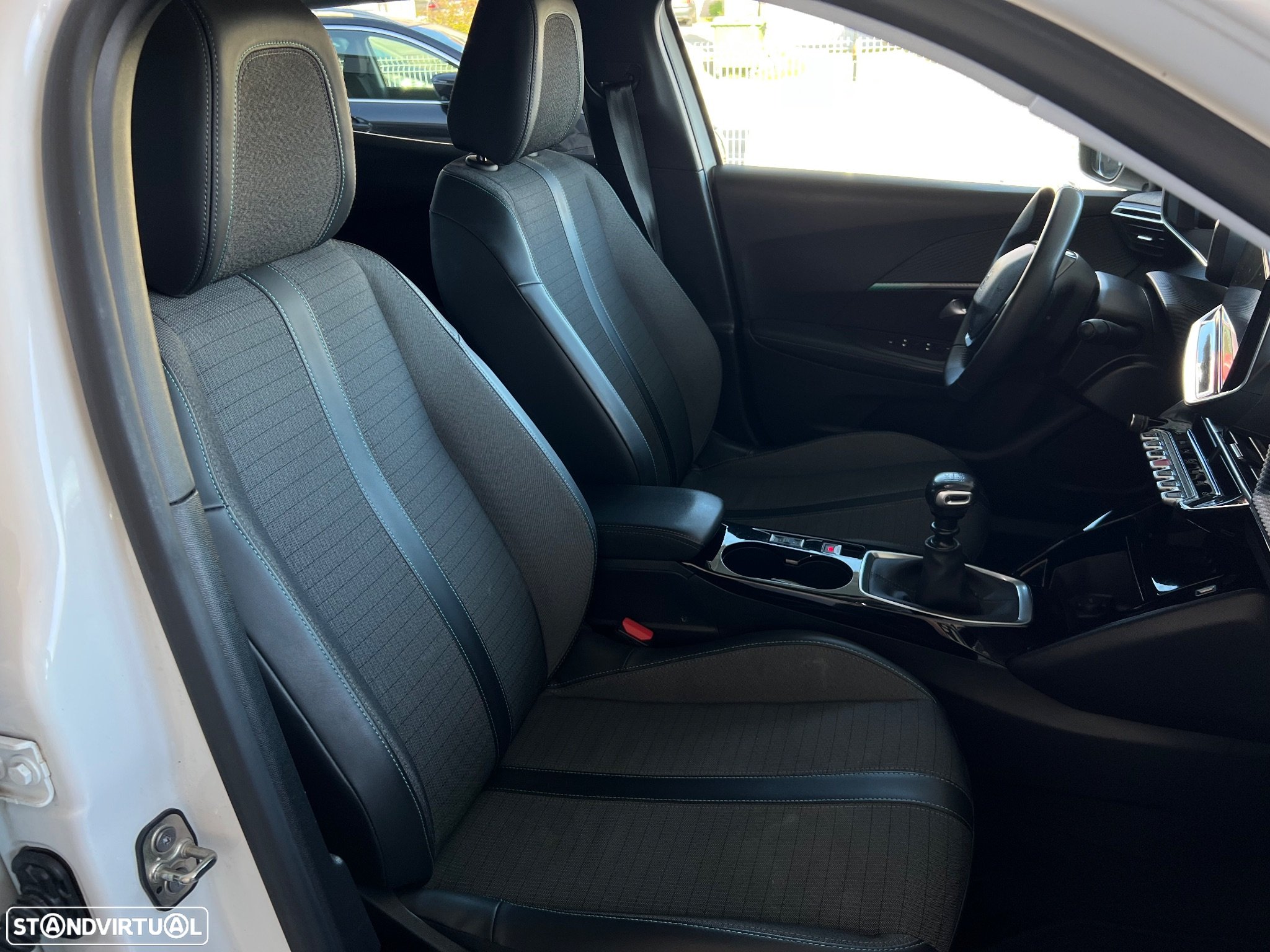 Peugeot 2008 1.5 BlueHDi Allure Pack - 25